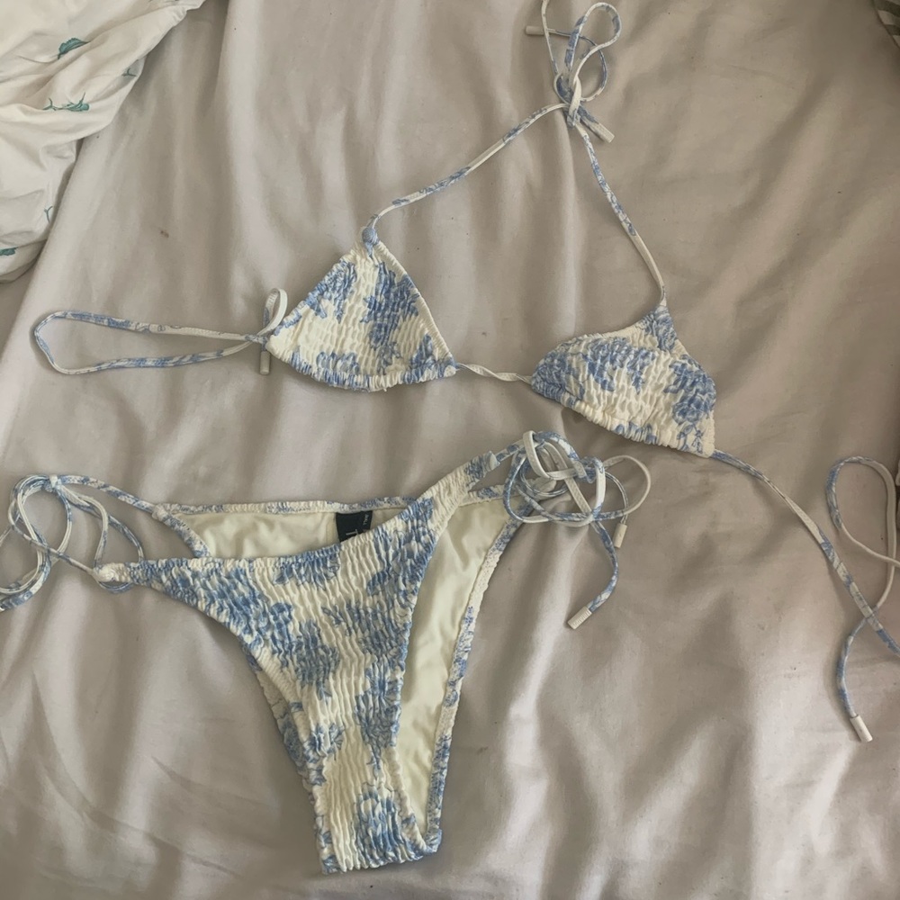 Triangl swim extra small top and small bottom